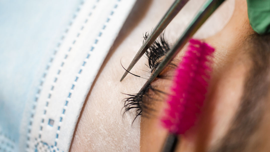 Removing eyelash extension