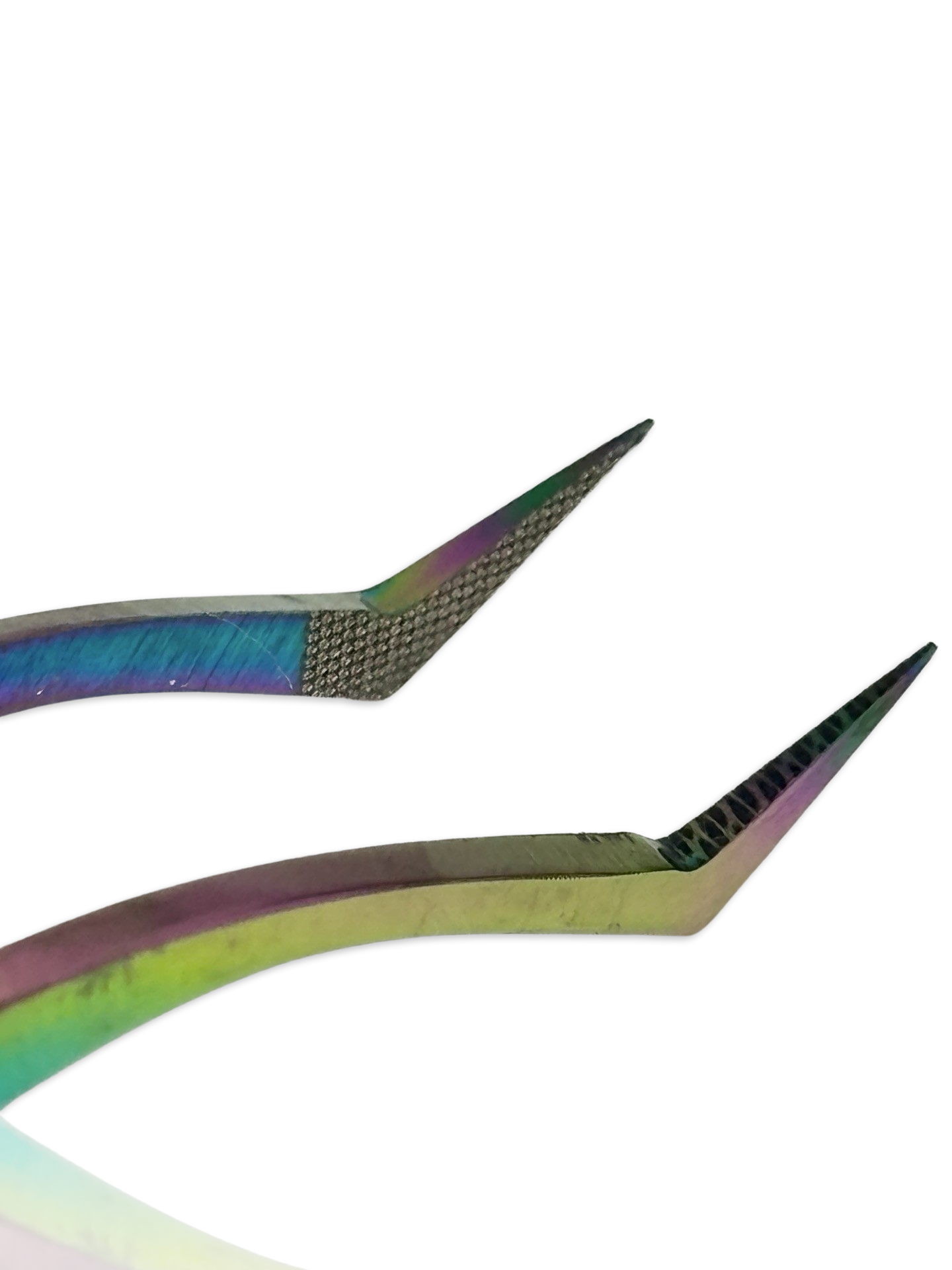 Close up of the laser etched tips. The end of the tweezers are L-shaped.