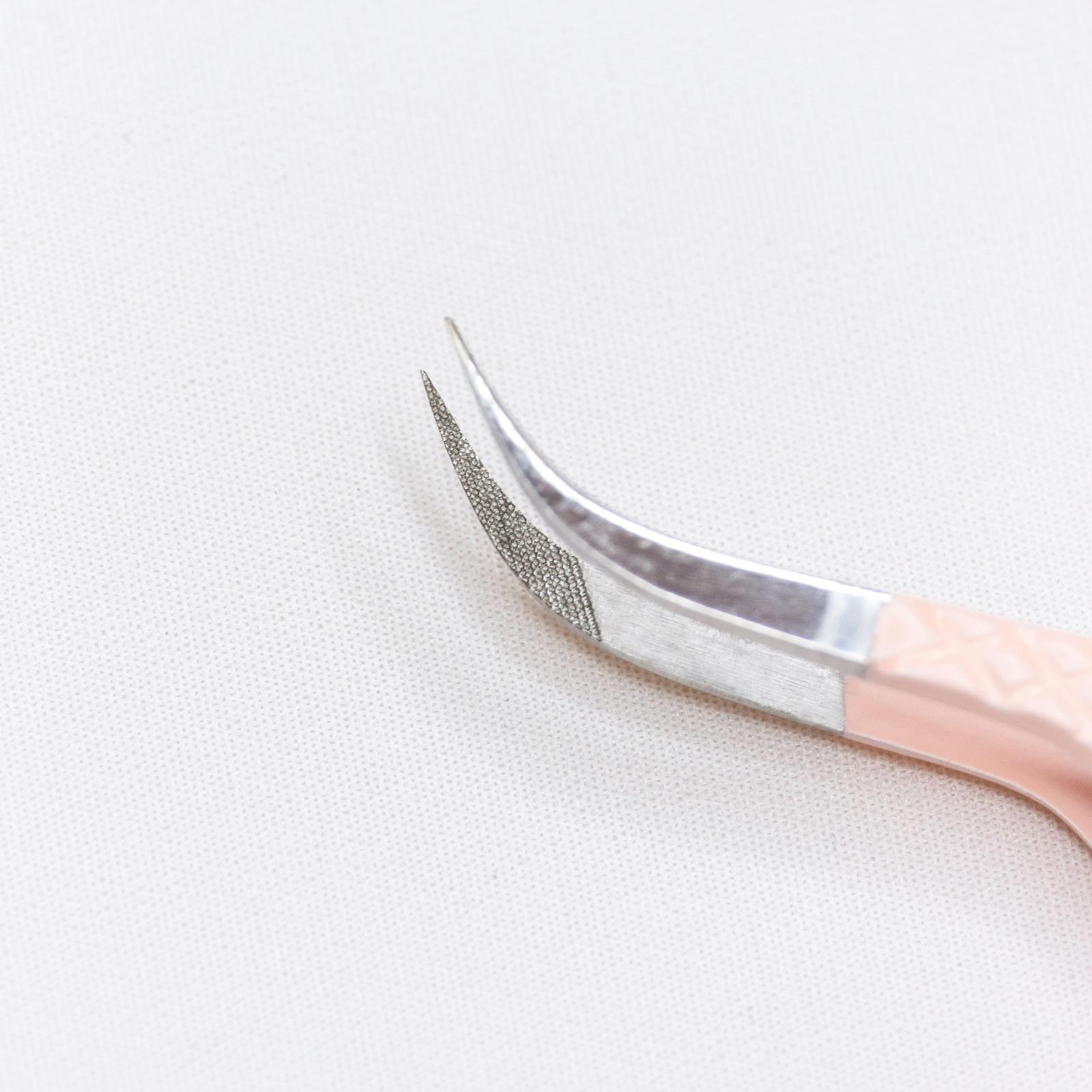 Curved nano tip lash tweezers used for isolation