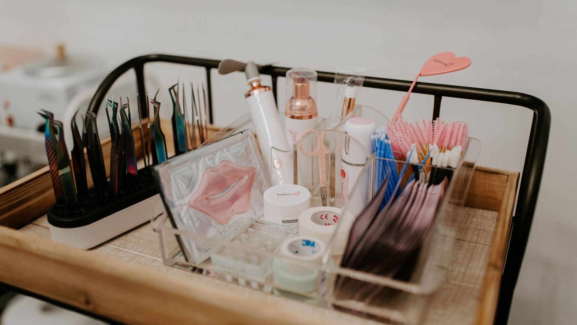 What to Put On Your Lash Cart