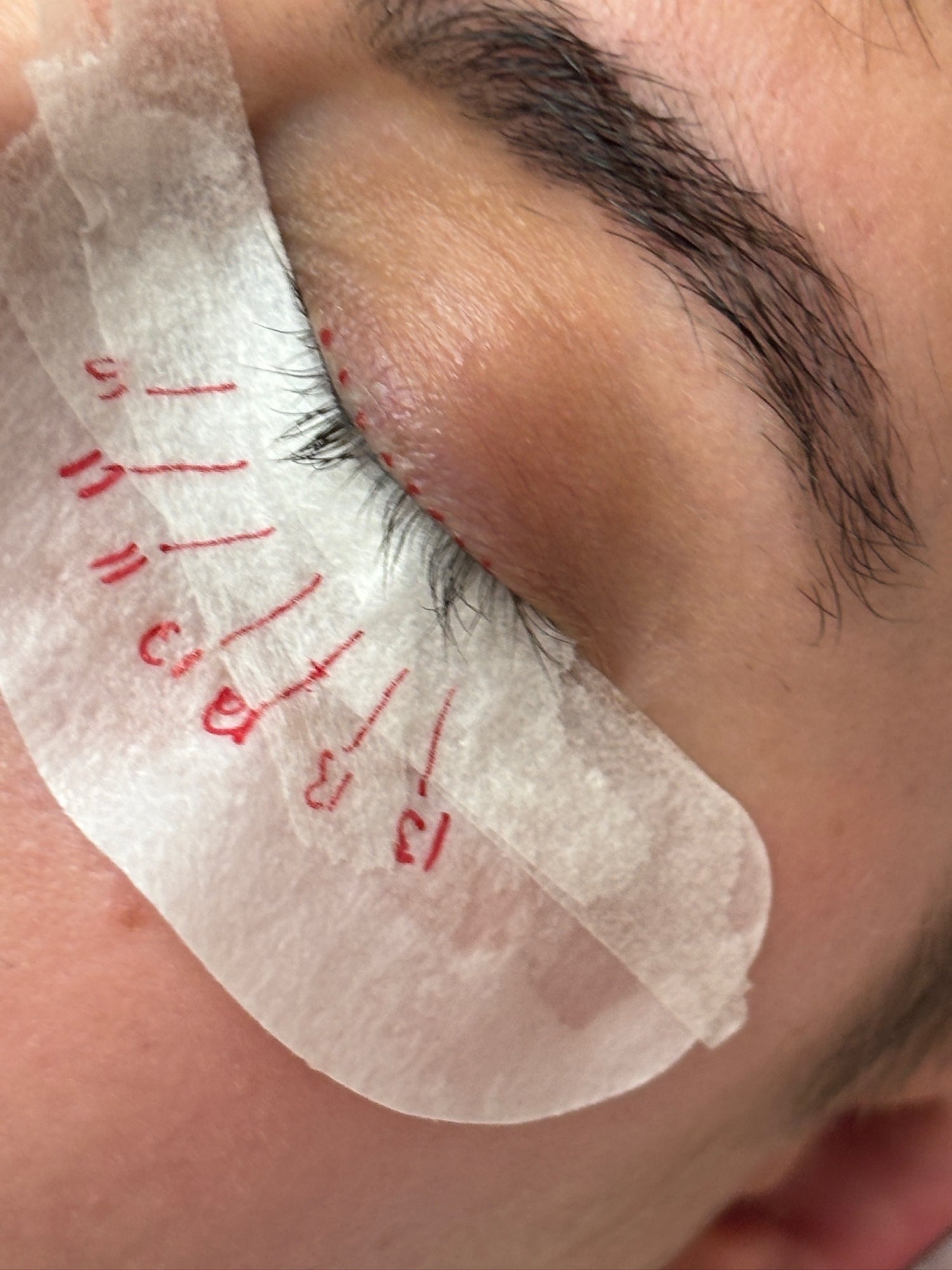 Lash map on a client. Numbers are written in red on the paper tape under the eyes. 