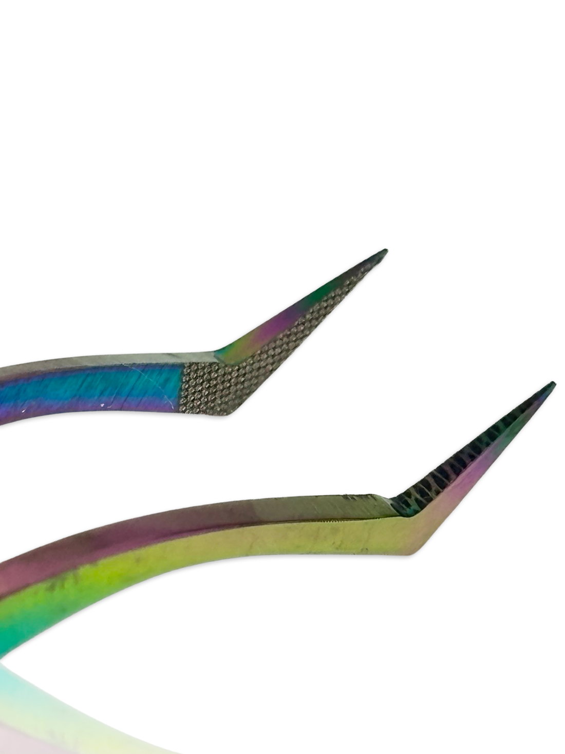 Close up of the laser etched tips. The end of the tweezers are L-shaped.