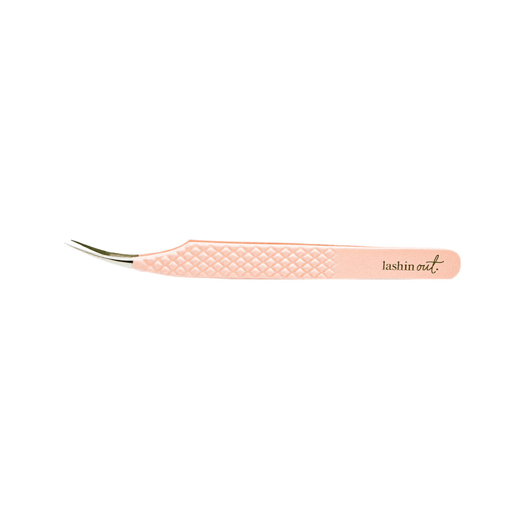 Side view of the Moon Curved Blush Nano Tip Lash Tweezer. The tips of the tweezer are curved upwards.