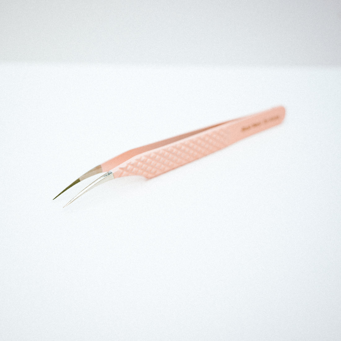 Font view of the Moon Curved Blush Nano Tip Lash Tweezer. The moon curved tips are pointing downwards.