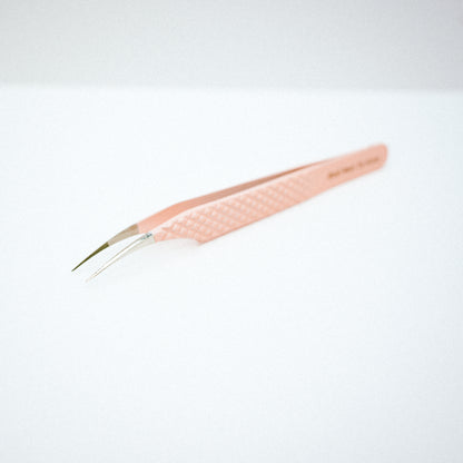 Font view of the Moon Curved Blush Nano Tip Lash Tweezer. The moon curved tips are pointing downwards. 